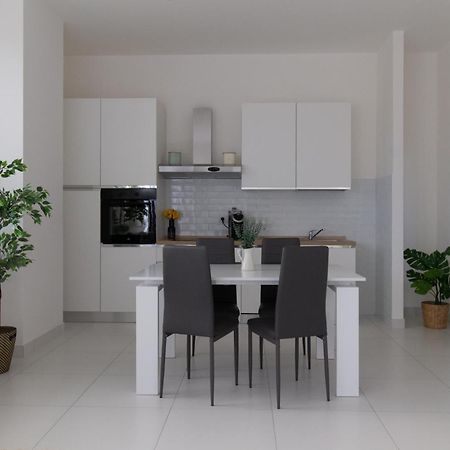 Sky Suite Blue Pomezia Exterior foto